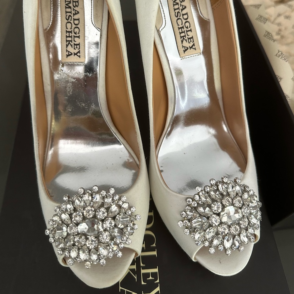 Badgley Mischka white satin platform shoes. 6.5
